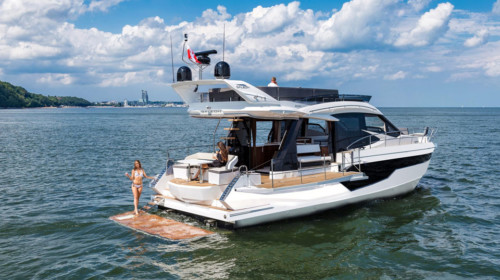 Моторная яхта Galeon 460 на Пхукете