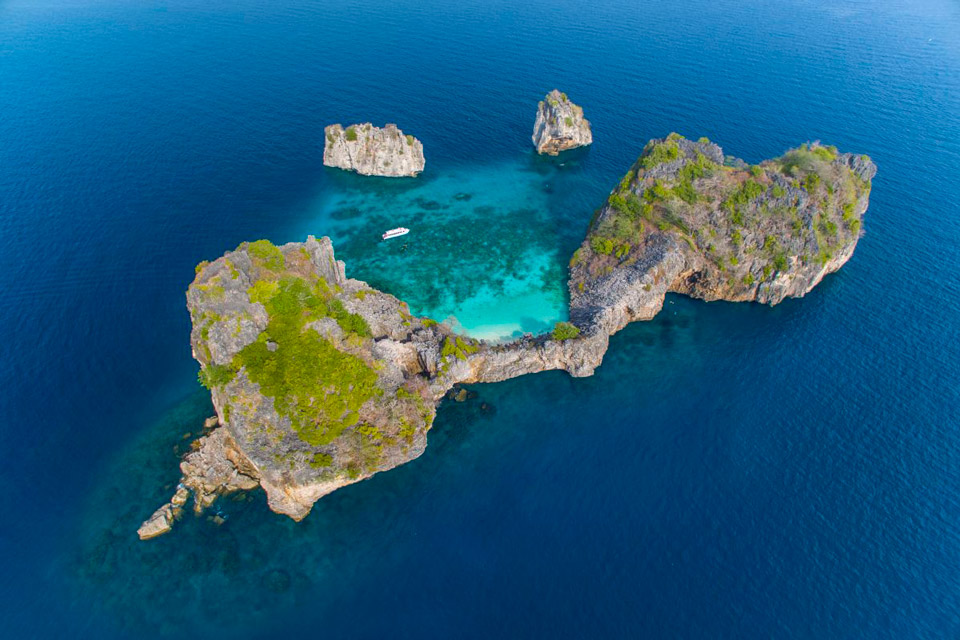 Best islands for snorkeling around Phuket